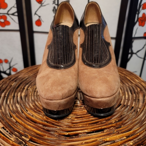 VERON LADIES PLATFORM ANKLE BOOTIES IN TAN SUEDE AND DEEP BROWN LUCITE/SIZE 7 - Picture 1 of 14